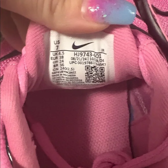 Nike Women's Pink &Black Sneakers Brand New! Size 7! - Picture 8 of 8
